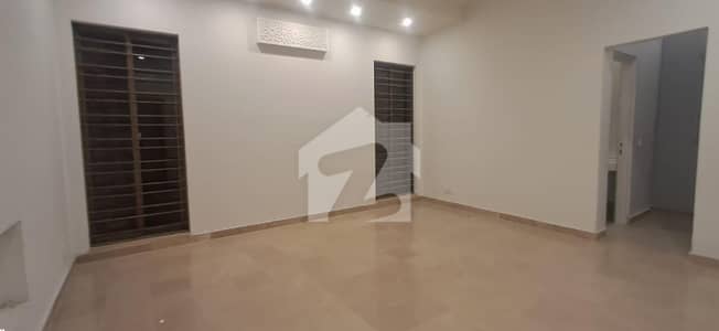 1 KANAL ELEGANT AND FULLY MAINTAINED, RENOVATED BUNGALOW IS AVAILABLE IN THE BEST BLOCK OF DHA LAHORE.