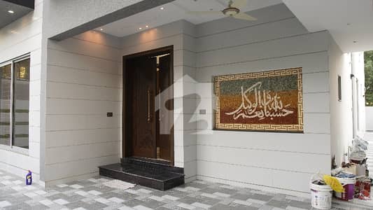 لیک سٹی میڈوز لاہور میں 6 کمروں کا 11 مرلہ مکان 5.85 کروڑ میں برائے فروخت۔