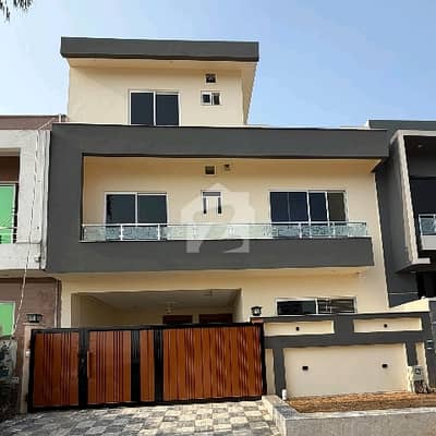 In Mumtaz City - Chanab Block 7 Marla House For sale