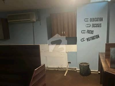 صدیق ٹریڈ سنٹر گلبرگ,لاہور میں 5 مرلہ Studio دفتر 1.2 لاکھ میں کرایہ پر دستیاب ہے۔