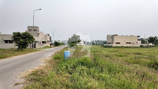 1-KANAL HOT LOCATION PLOT IN T BLOCK. NEAR TO PARK AND MAIN ROAD. DIRECT MEETING WITH PLOT OWNER.