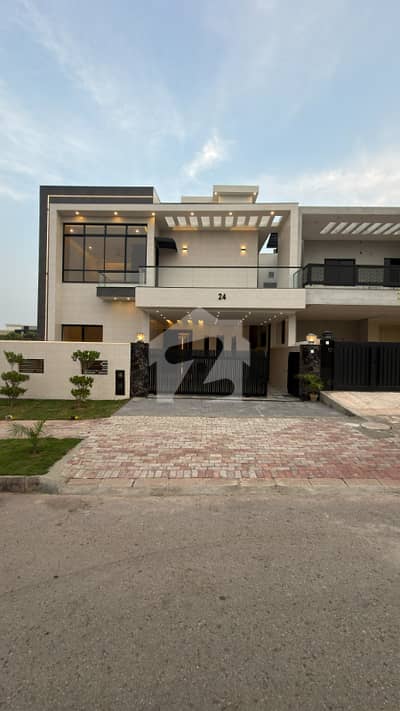 Luxury Designer 10 Marla House for Sale in Bahria Enclave, Sector C-1 Luxury Designer 10 Marla House for Sale in Bahria Enclave, Sector C-1