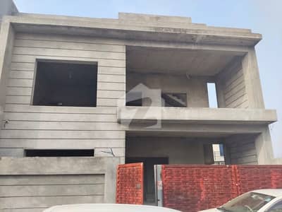 ٹاپ سٹی 1 - بلاک اے ٹاپ سٹی 1,اسلام آباد میں 5 کمروں کا 10 مرلہ مکان 3.2 کروڑ میں برائے فروخت۔