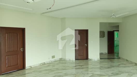 New Design 3 Beds 11 Marla Ideal Location Apartment For Rent In Sector B Askari 11 Lahore.