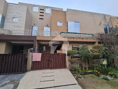 پراگون سٹی - آرچرڈ ١ بلاک پیراگون سٹی,لاہور میں 3 کمروں کا 4 مرلہ مکان 1.85 کروڑ میں برائے فروخت۔