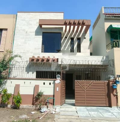 ڈی ایچ اے فیز 3 ڈی ایچ اے ڈیفینس,لاہور میں 3 کمروں کا 5 مرلہ مکان 3.1 کروڑ میں برائے فروخت۔ ڈی ایچ اے فیز 3 ڈی ایچ اے ڈیفینس,لاہور میں 3 کمروں کا 5 مرلہ مکان 3.1 کروڑ میں برائے فروخت۔