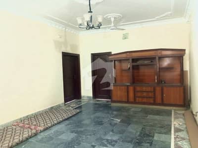 ڈیفینس آفیسر کالونی پشاور میں 4 کمروں کا 11 مرلہ مکان 1.4 لاکھ میں کرایہ پر دستیاب ہے۔