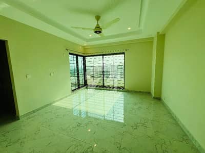 BRAND NEW APARTMENT 4 BED 3TH FLOOR Open View NEAT And Clean Well maintain Available For Rent in Askari 10