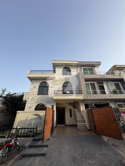 A Great Opportunity To Invest In A Property Located In A Prime Area. Ideal For Residential Or Investment Purposes, With Convenient Access To The Main Road And Nearby Facilities.