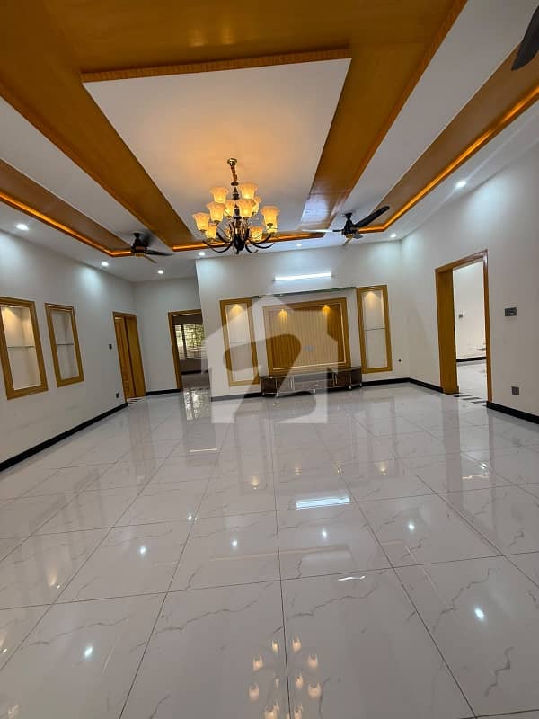 Upper Portion Available For Rent Upper Portion Available For Rent