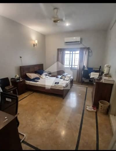 Perfect Prime Location 500 Square Yards Lower Portion In DHA Phase 4 For rent