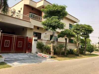 10 Marla Corner House for Sale with Basement 5 Bedrooms
