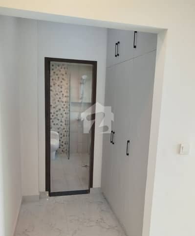 BUEETIFUL FLAT IN ASKARI 10 SECTOR G