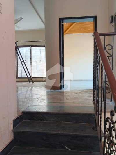 VERY BEAUTIFUL 10 MARLA UPPER PORTION [LOWER PORTION LOCKED] AVAILABLE FOR RENT