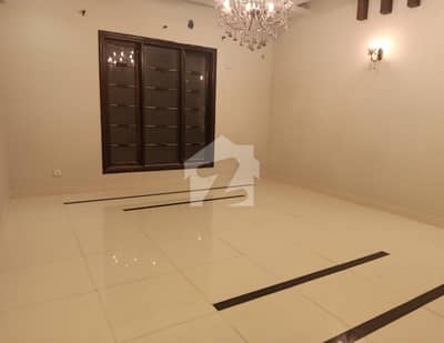 3 BEDROOM SPACIOUS UPPER PORTION FOR RENT DHA PHASE 6