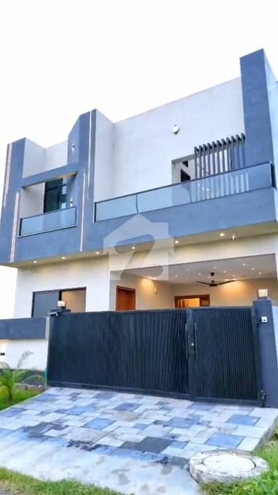 8 Marla Ultra Modern Luxury House for Sale in Faisal Hills | 5 Beds, 2 Kitchens, Spacious Car Porch | Demand 2.80 Crore 8 Marla Ultra Modern Luxury House for Sale in Faisal Hills | 5 Beds, 2 Kitchens, Spacious Car Porch | Demand 2.80 Crore