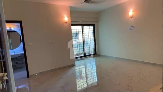 10 Marla 3 Bedrooms Open View Flat Available For Sale.