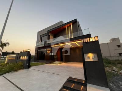 ڈی ایچ اے فیز 4 ڈی ایچ اے ڈیفینس,لاہور میں 5 کمروں کا 1 کنال مکان 2.9 لاکھ میں کرایہ پر دستیاب ہے۔