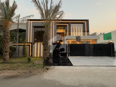 1 KANAL MODERN DESIGN BRAND NEW HOUSE AVAILABLE FOR SALE