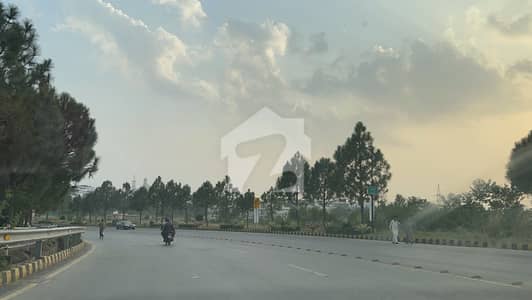 بحریہ انکلیو - سیکٹر سی 2 بحریہ انکلیو,بحریہ ٹاؤن,اسلام آباد میں 1 کنال رہائشی پلاٹ 5.5 کروڑ میں برائے فروخت۔