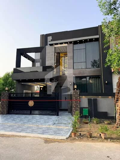 8 Marla Modern House for Sale Stylish Design & Excellent Opportunity