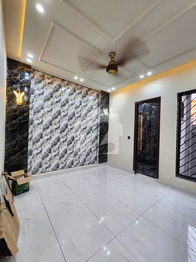 SINGLE BED FLAT AVAILABLE FOR RENT AT PRIME LOCATION OF PARK VIEW CITY LAHRE EVERYTHING AT DOOR STEP