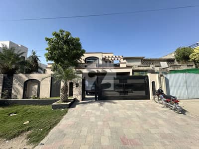 جوہر ٹاؤن فیز 1 جوہر ٹاؤن,لاہور میں 5 کمروں کا 1 کنال مکان 7.0 کروڑ میں برائے فروخت۔