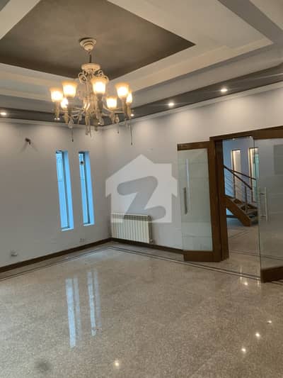 1 Kanal Modern House For Rent