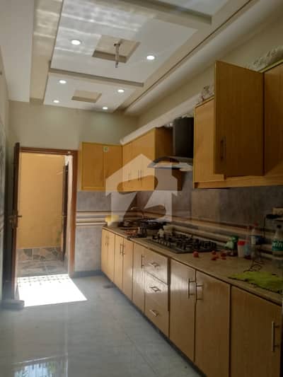 Book A Good Location Upper Portion Of 10 Marla In Allama Iqbal Town - Kamran Block Lahore