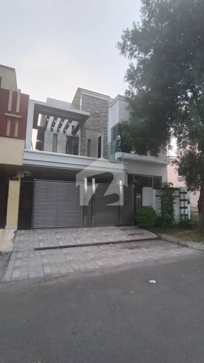 8 Marla House For Rent in Bahria Town Lahore