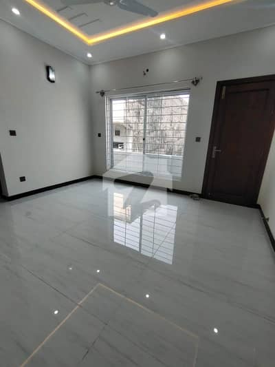 G-11/3 500 Yard Upper portion 3Bed Sapred. Gate