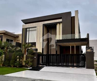 1 Kanal Ultra Modern House Fully Luxurious & Fully Furnished