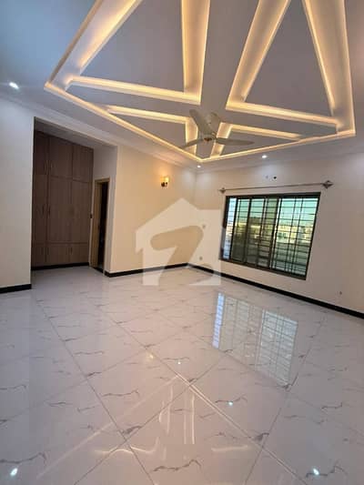 Like Brand New Ground Portion For Rent Near To Main Express Highway Plus Point Underground And Rooftop Water Tank Will Be Serpent