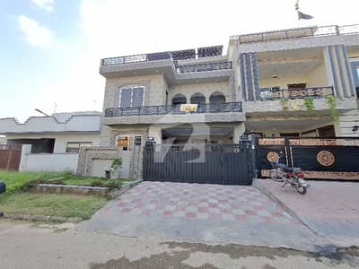 جناح گارڈنز فیز 1 جناح گارڈنز,ایف ای سی ایچ ایس,اسلام آباد میں 4 کمروں کا 8 مرلہ مکان 3.49 کروڑ میں برائے فروخت۔