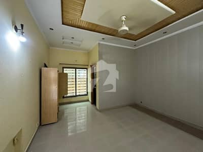 Bahria Town 10 Marla Beautiful Location Upper Portion For Rent