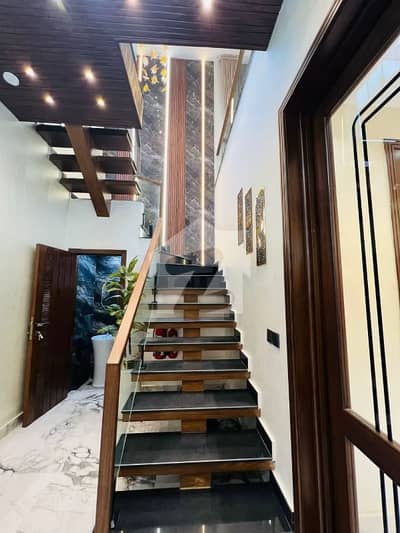 10 Marla Elegant Upper Portion For Rent