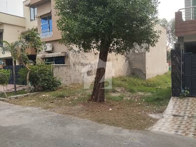 5 Marla Facing Park Plot Available for Sale in "Block - CC" 5 Marla Facing Park Plot Available for Sale in "Block - CC"