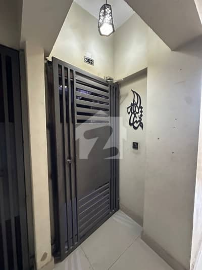 3 Bed Dd Leased Road Side FLat