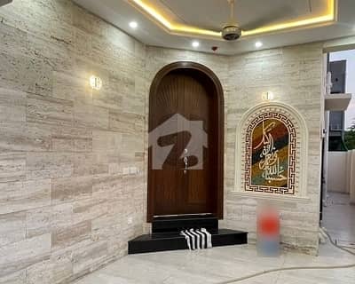 ڈی ایچ اے 9 ٹاؤن - بلاک ای ڈی ایچ اے 9 ٹاؤن,ڈی ایچ اے ڈیفینس,لاہور میں 3 کمروں کا 5 مرلہ مکان 2.8 کروڑ میں برائے فروخت۔