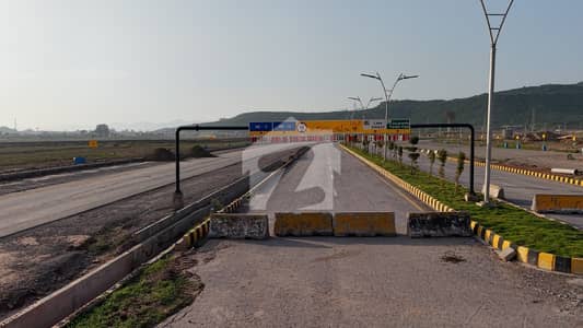 مارگلہ انکلیو مارگلہ ایونیو,اسلام آباد میں 5 مرلہ رہائشی پلاٹ 2.5 کروڑ میں برائے فروخت۔ مارگلہ انکلیو مارگلہ ایونیو,اسلام آباد میں 5 مرلہ رہائشی پلاٹ 2.5 کروڑ میں برائے فروخت۔