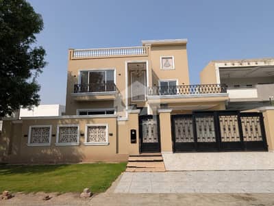 1 Kanal Luxury House for Sale in AWT Society Phase 2 B Block Lahore - Elegant Design