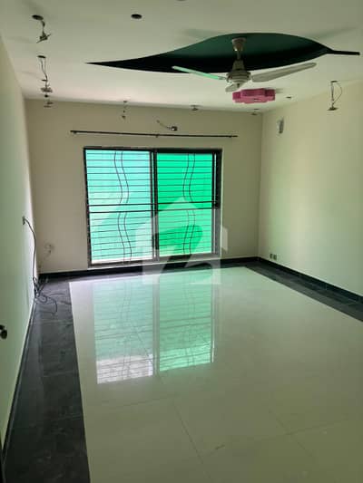 Premium 1 Kanal Upper Portion For Rent In DHA Phase 4