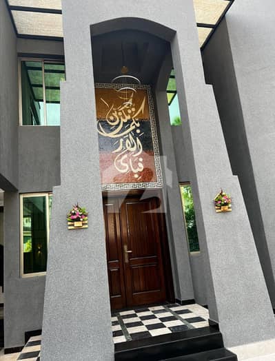 بحریہ ٹاؤن فیز 1 بحریہ ٹاؤن راولپنڈی,راولپنڈی میں 5 کمروں کا 1 کنال مکان 9.5 کروڑ میں برائے فروخت۔