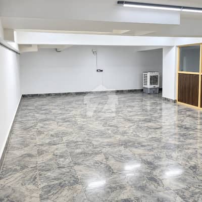 طارق روڈ کراچی میں 4 مرلہ Studio دفتر 1.3 لاکھ میں کرایہ پر دستیاب ہے۔