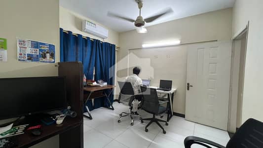 Corner Gulshan-E-Iqbal - Block 7 Flat Sized 1500 Square Feet For Rent