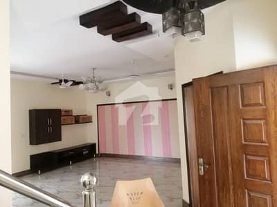 10 MARLA UPPER PORTION AVAILABLE FOR RENT IN TARIQ GARDEN