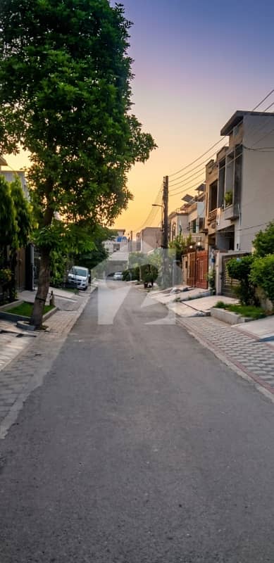 8 MARLA PLOT FOR SALE IN MILITARY ACCOUNT