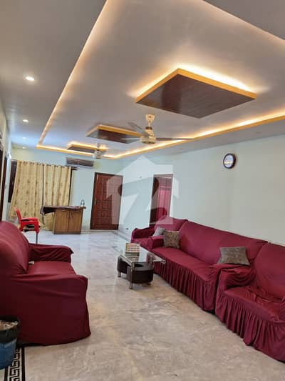 600 Square Yards House In Gulshan-e-Iqbal - Block 4 Is Available For sale