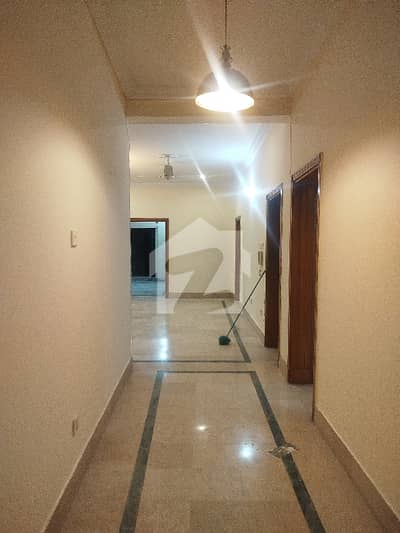 E-11 Kanal Upper Portion Having 3 Bedrooms Attached Washrooms Big DD Spacious TvL Modern Kitchen SQ Separate Meters Separate Gate Rent 1.80 Lac