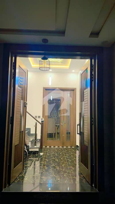 1 KANAL UPPER PORTION AVAILABLE FOR RENT ONLY FOR SILENT OFFICE AT A BEAUTIFUL LOCATION ALL FACILITIES AVAILABLE ETC